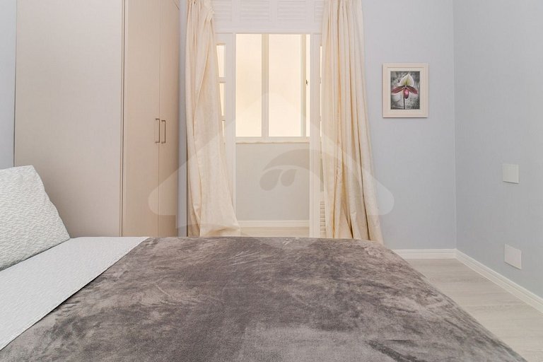 2 min from Copacabana Beach | Renovated and Cozy