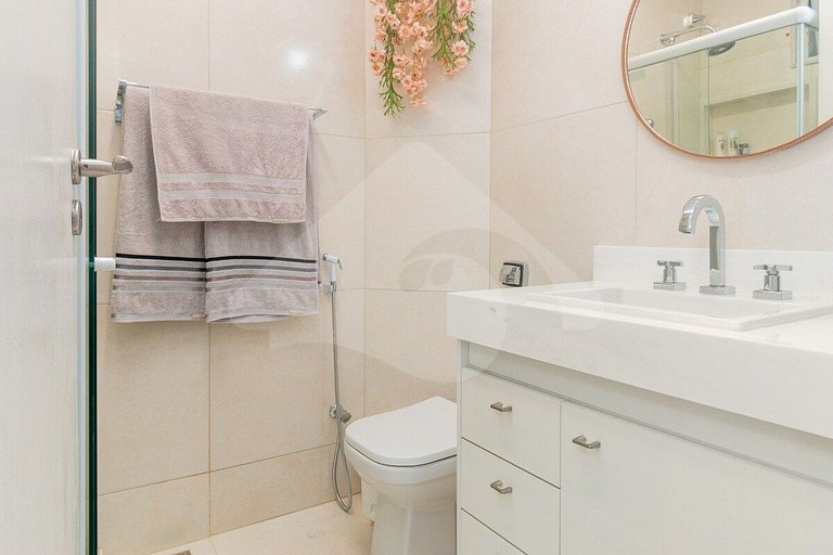 2 min from Copacabana Beach | Renovated and Cozy