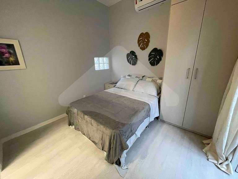 2 min from Copacabana Beach | Renovated and Cozy