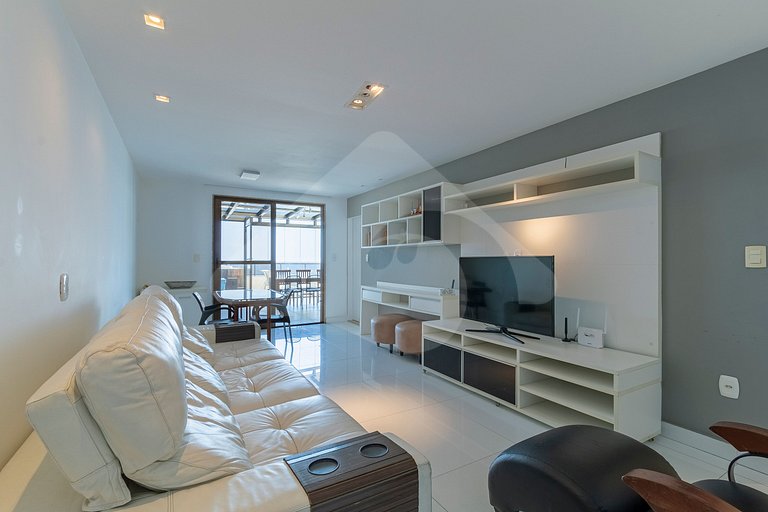 Oceanfront Penthouse with Tub and Suites