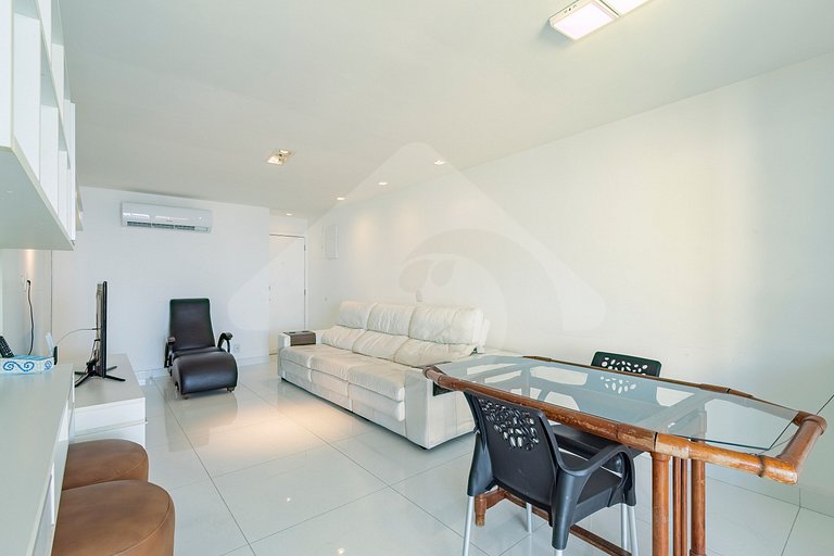 Oceanfront Penthouse with Tub and Suites