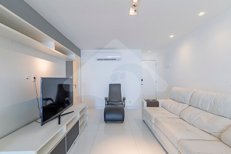 Oceanfront Penthouse with Tub and Suites