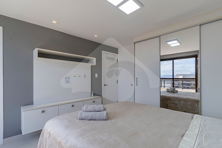 Cobertura na Frente da Praia com Banheira e Suítes