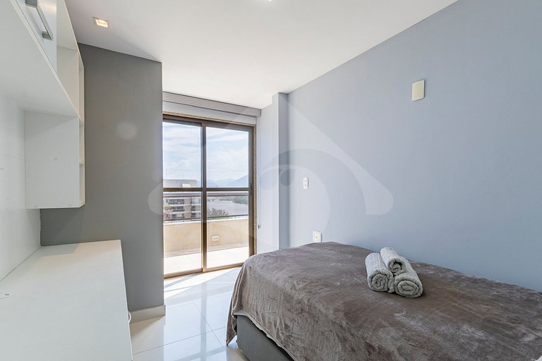 Oceanfront Penthouse with Tub and Suites
