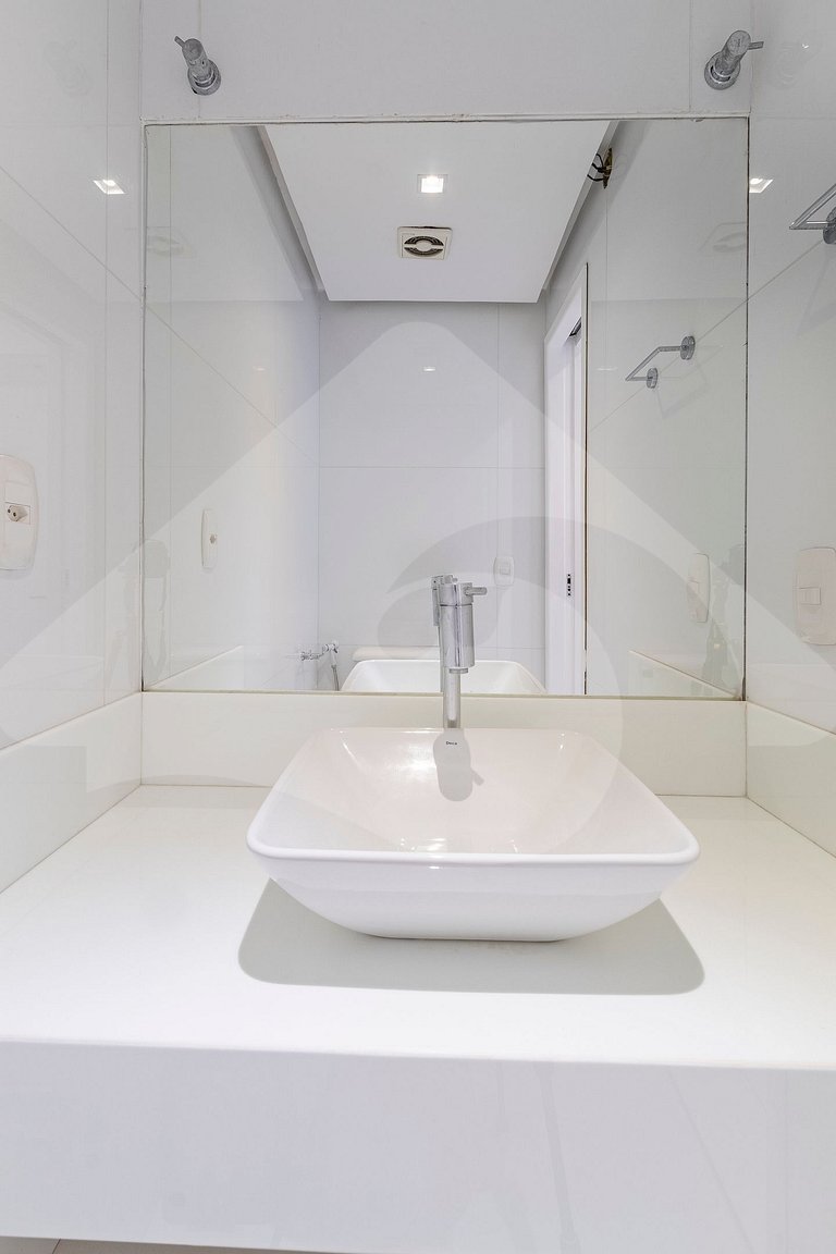 Oceanfront Penthouse with Tub and Suites