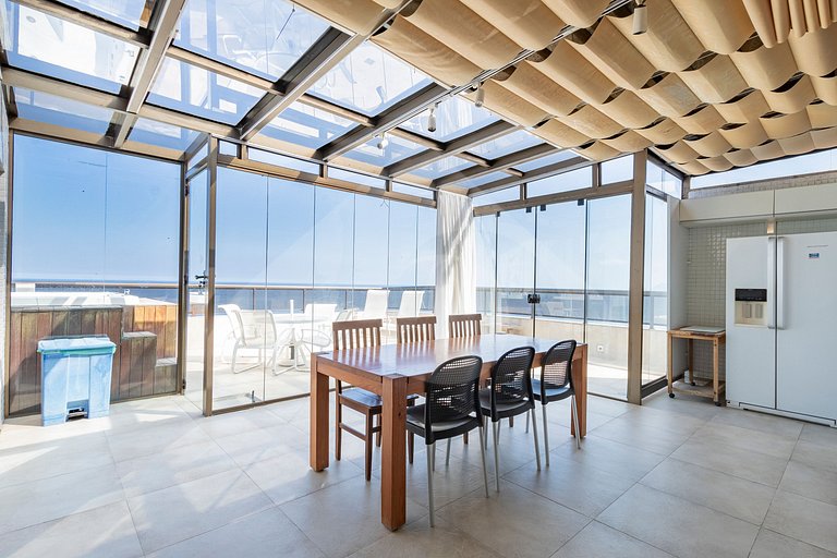 Oceanfront Penthouse with Tub and Suites