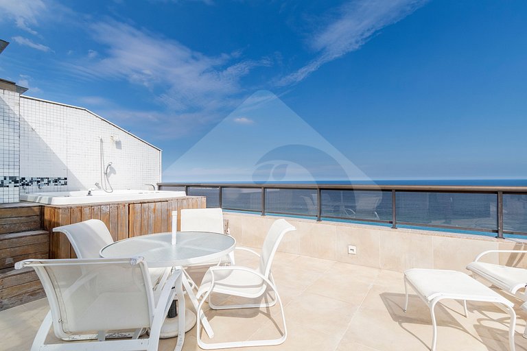Oceanfront Penthouse with Tub and Suites