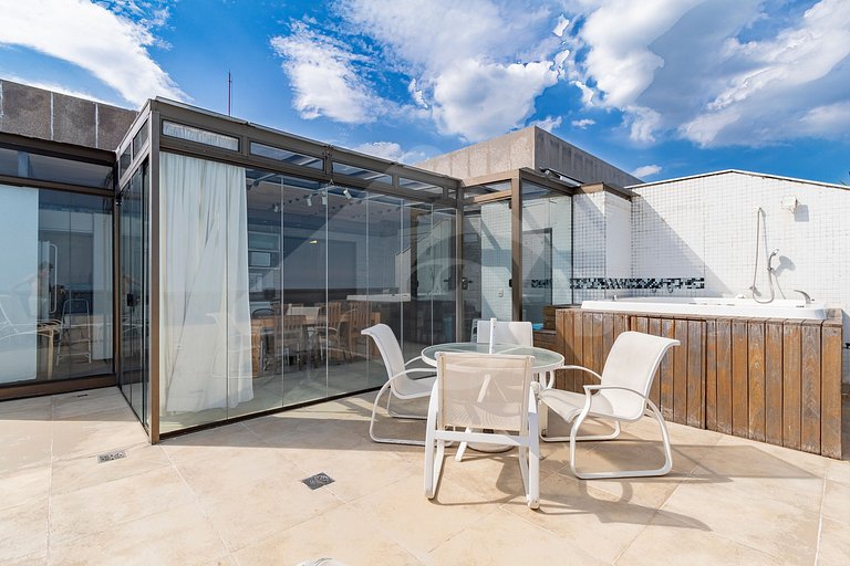Oceanfront Penthouse with Tub and Suites