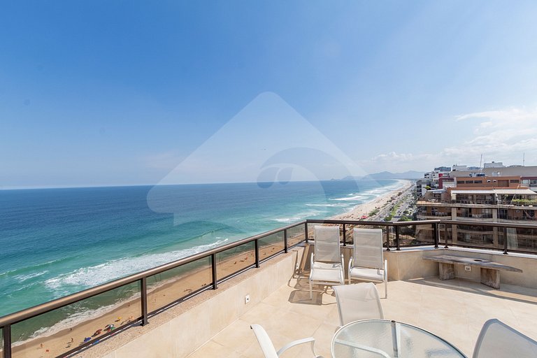 Oceanfront Penthouse with Tub and Suites