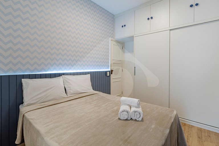 2 min from Copacabana Beach | Spacious & Renovated