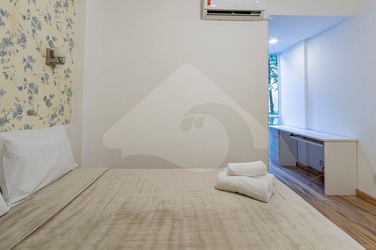 2 min from Copacabana Beach | Spacious & Renovated
