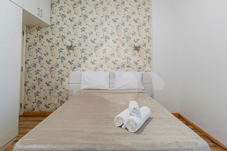 2 min from Copacabana Beach | Spacious & Renovated