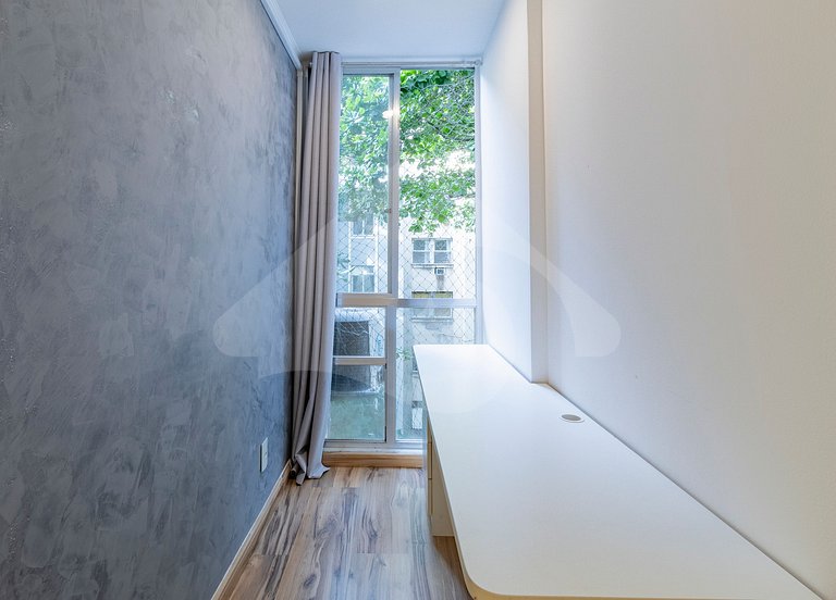 2 min from Copacabana Beach | Spacious & Renovated