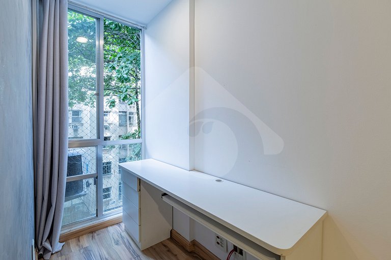 2 min from Copacabana Beach | Spacious & Renovated