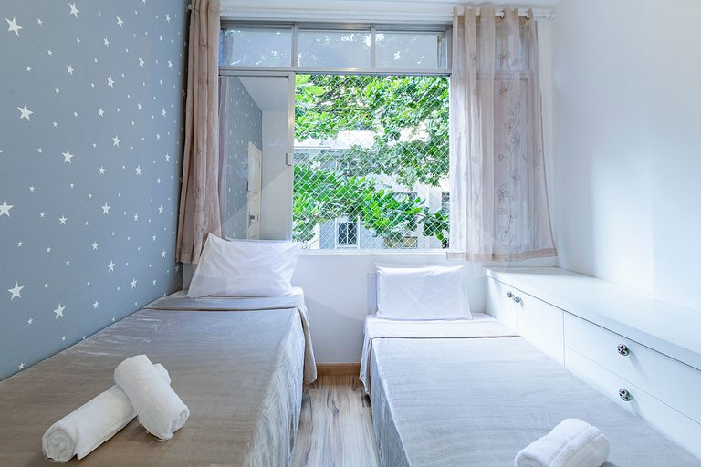 2 min from Copacabana Beach | Spacious & Renovated