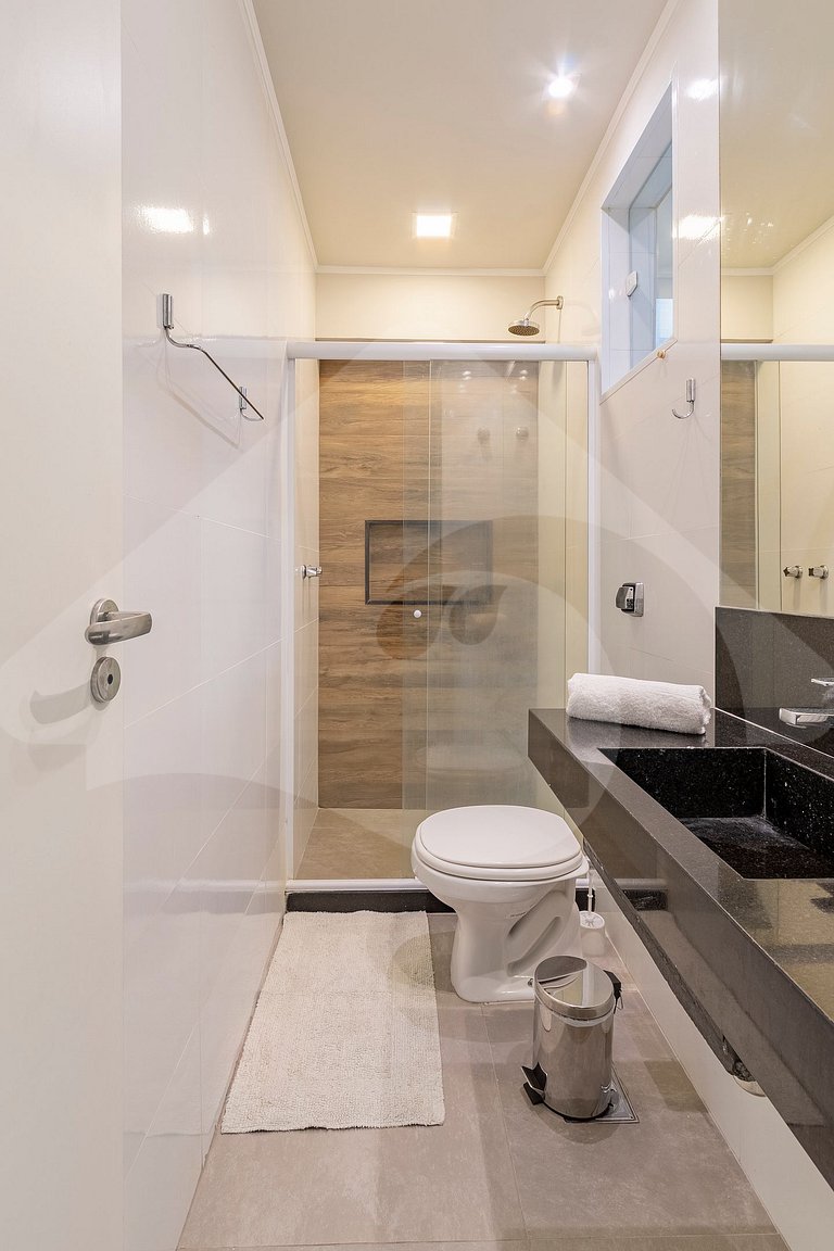 2 min from Copacabana Beach | Spacious & Renovated
