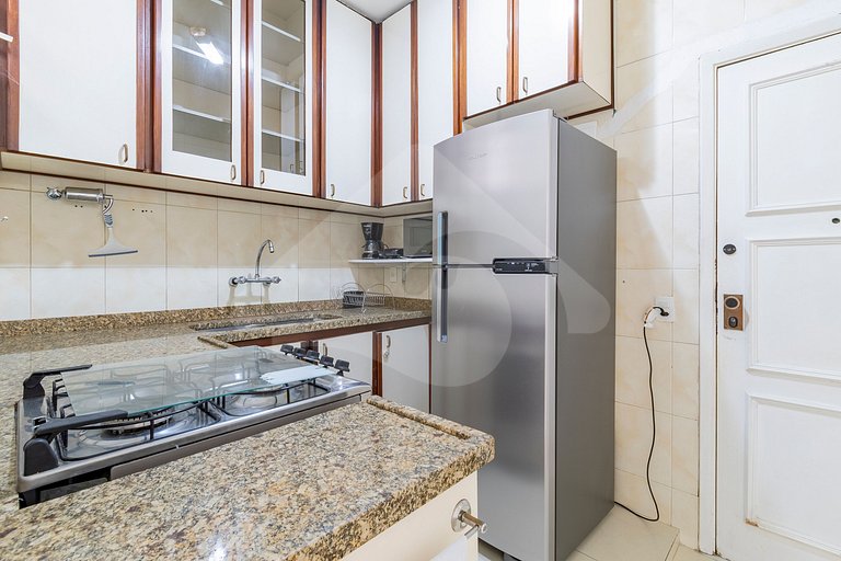 2 min from Copacabana Beach | Spacious & Renovated