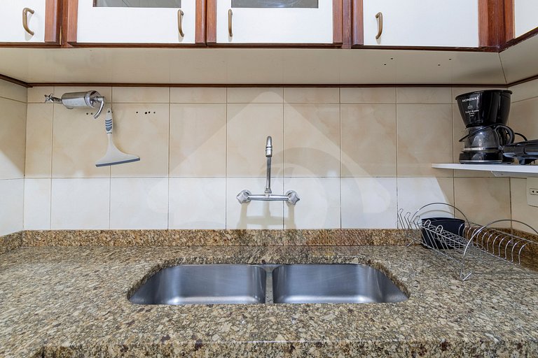 2 min from Copacabana Beach | Spacious & Renovated