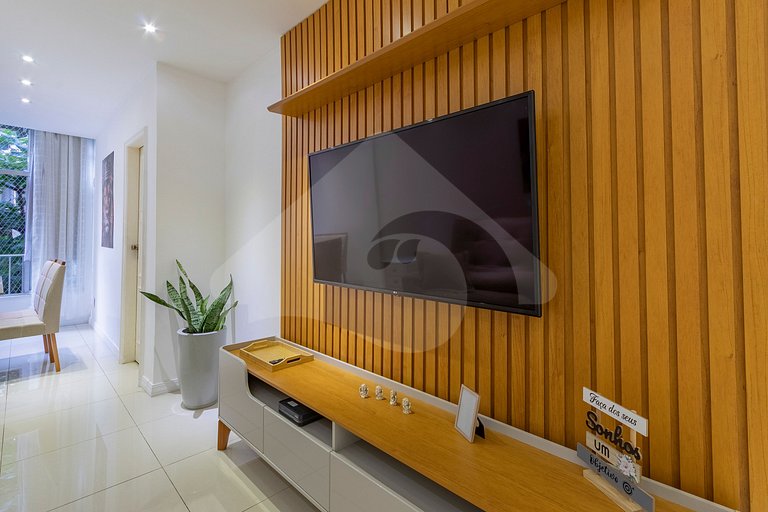 2 min from Copacabana Beach | Spacious & Renovated