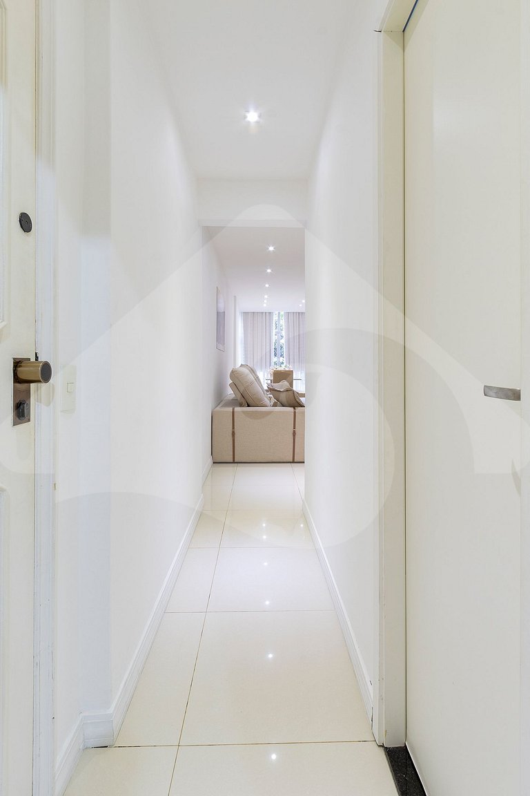 2 min from Copacabana Beach | Spacious & Renovated