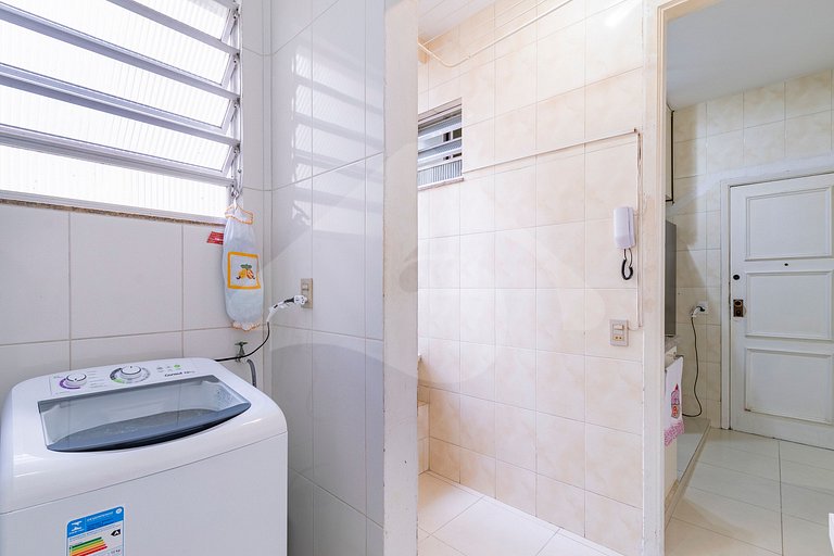 2 min from Copacabana Beach | Spacious & Renovated