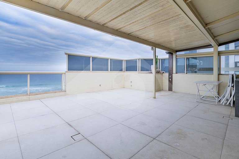 Beachfront: Luxury Duplex Penthouse with Gourmet Area in Bar
