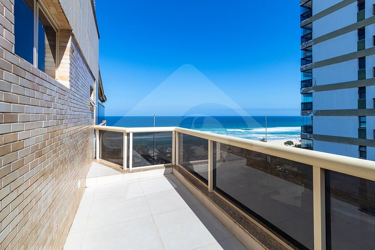 Beachfront: Luxury Duplex Penthouse with Gourmet Area in Bar