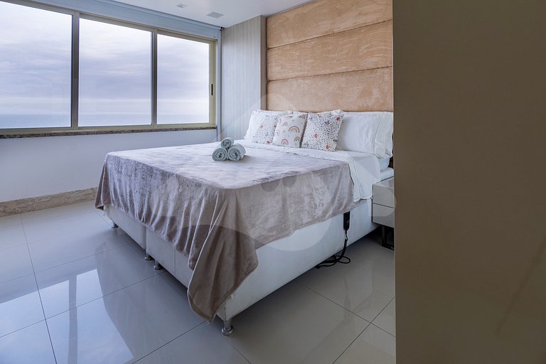Beachfront: Luxury Duplex Penthouse with Gourmet Area in Bar