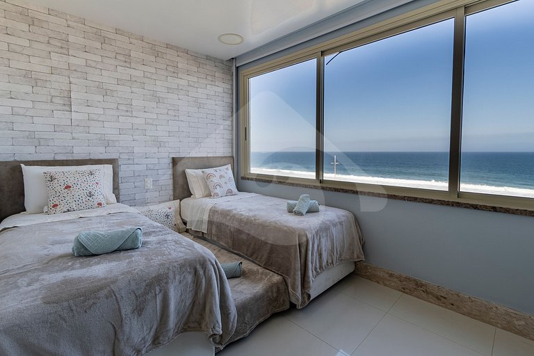 Frente a la Playa: Penthouse Dúplex de Lujo con Espacio Gour