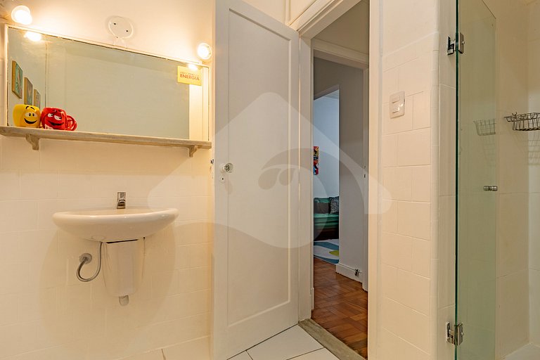 5-min walk to Copacabana Beach | Renovated & Cozy