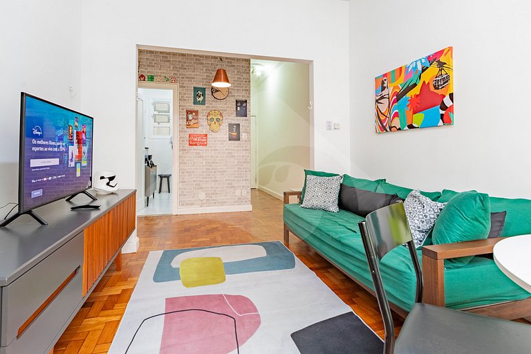 5-min walk to Copacabana Beach | Renovated & Cozy