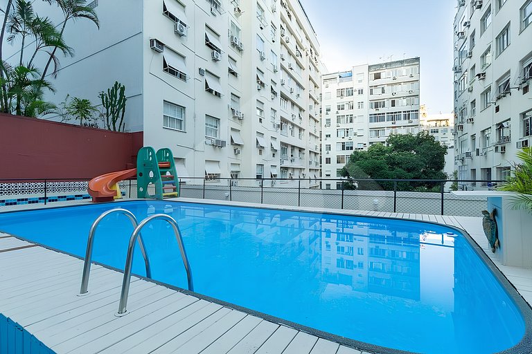 6-min walk to Copacabana Beach | Pool & Sauna