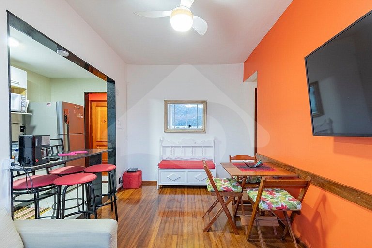 Cozy and renovated | Pool and sports court