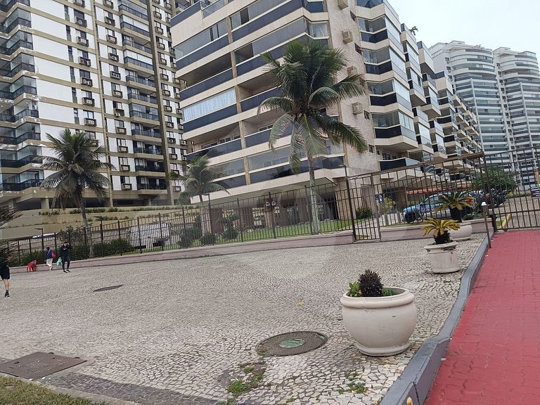 Vista da Praia: Duplex de Luxo com Espaço Gourmet