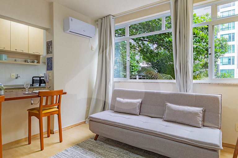 5 min walking to Leblon beach | Quiet and Stylish