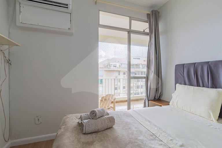 Ocean View w/ Balcony & Tub – 8-min walk to Beach
