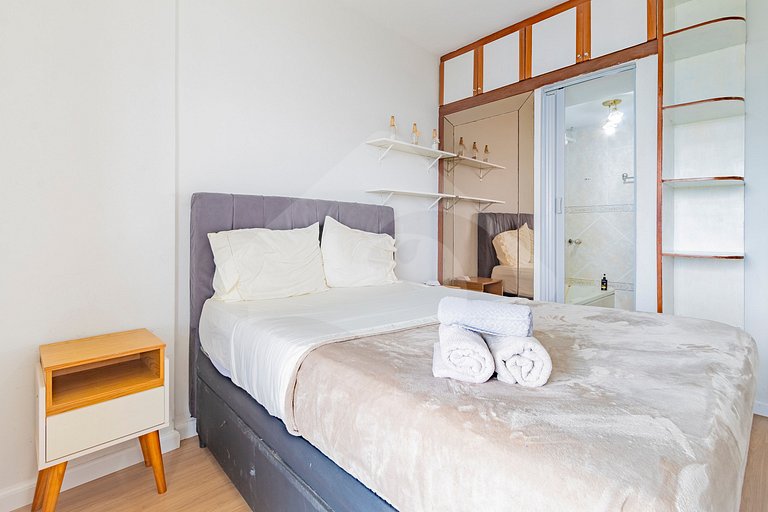 Ocean View w/ Balcony & Tub – 8-min walk to Beach