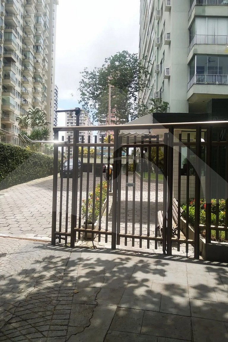 Ocean View w/ Balcony & Tub – 8-min walk to Beach