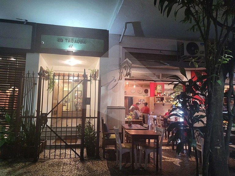 2 min from Copacabana Beach | Renovated and Cozy